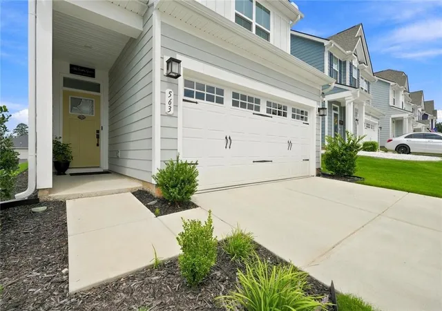 Photo 2 of Single family home for sale at 563 Gunter Dr, Hoschton, GA 30548 | MLS# 7817960 | Listing updated on 2026-08-22