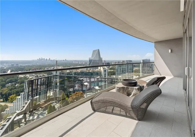 3rd image of 3344 Peachtree Rd Ne, Atlanta, GA 30326