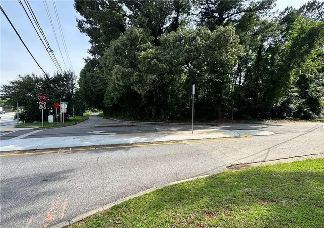 2nd image of 535 Camelot Pkwy, Jonesboro, GA 30236 | MLS# 7791905