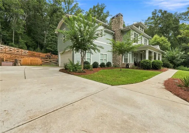 Photo 2 of Single family home for sale at 125 Ml Pond Ct, Acworth, GA 30101 | MLS# 7810809 | Listing updated on 2026-09-13