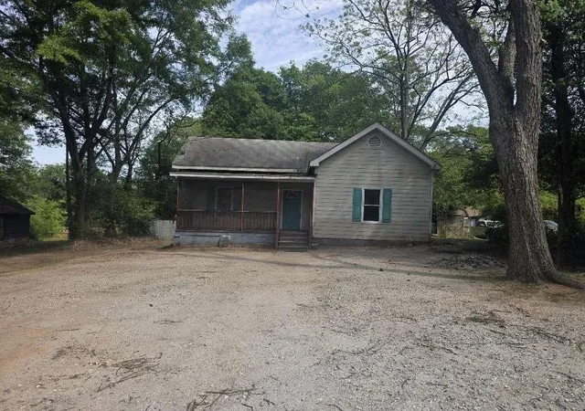3rd image of 3127 Hendrix Cir, Covington, GA 30014 | MLS# 7767883