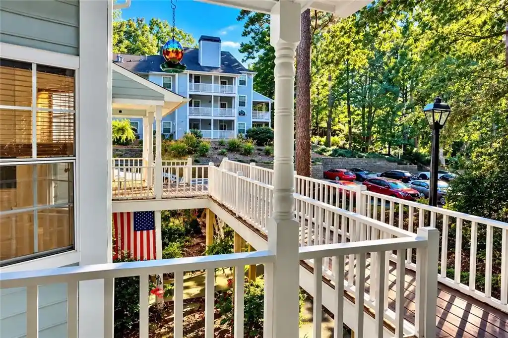 Listing Photo 1 - Condo for sale in 3920 Riverlook Pkwy SE located at 3920 Riverlook Pkwy SE, Marietta, GA 30067 - Unit #202