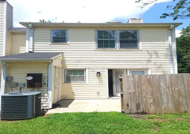 Photo 3 of Sale Pending at 1685 Hunting Crk Dr, Conyers, GA 30013 | MLS# 7816200 | Listing updated on 2026-09-25
