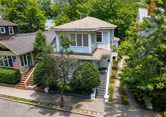 Listing Photo 2 - Condo for sale in building located at 928 Argonne Ave NE, Atlanta, GA 30309 - Unit #