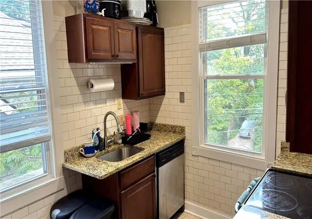 Listing Photo 3 - Condo for sale in building located at 928 Argonne Ave NE, Atlanta, GA 30309