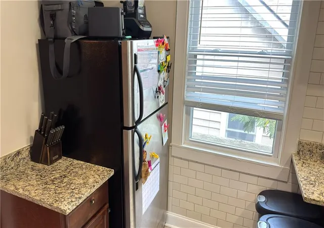 Listing Photo 5 - Condo for sale in building located at 928 Argonne Ave NE, Atlanta, GA 30309
