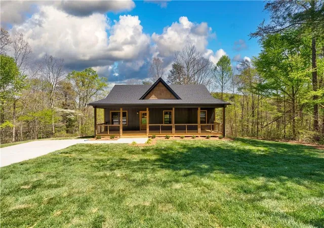 Homes for sale in Ellijay, GA | 167 Meadow View Court, Ellijay, GA 30536 | MLS# 7722109