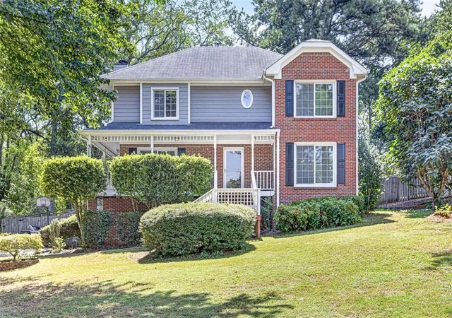 Photo 2 of Single family home for sale at 540 Clear Lake Ln, Suwanee, GA 30024 | MLS# 7828596 | Listing updated on 2026-09-19