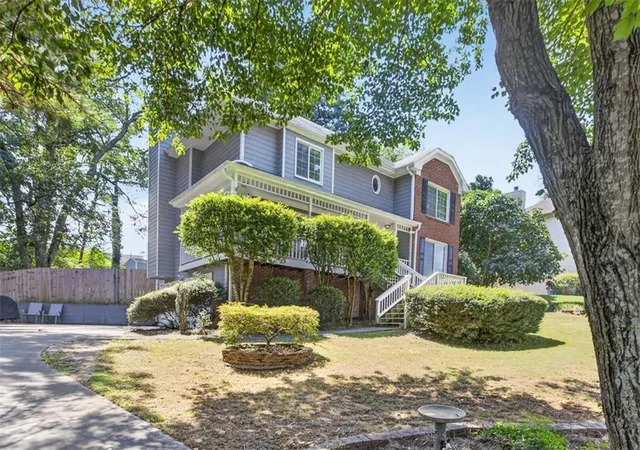 Photo 3 of Single family home for sale at 540 Clear Lake Ln, Suwanee, GA 30024 | MLS# 7828596 | Listing updated on 2026-09-19