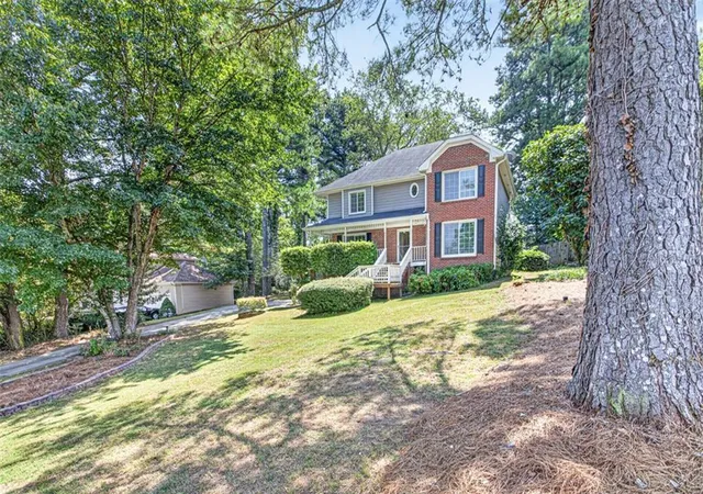 Photo 3 of Single family home for sale at 540 Clear Lake Ln, Suwanee, GA 30024 | MLS# 7828596 | Listing updated on 2026-09-19