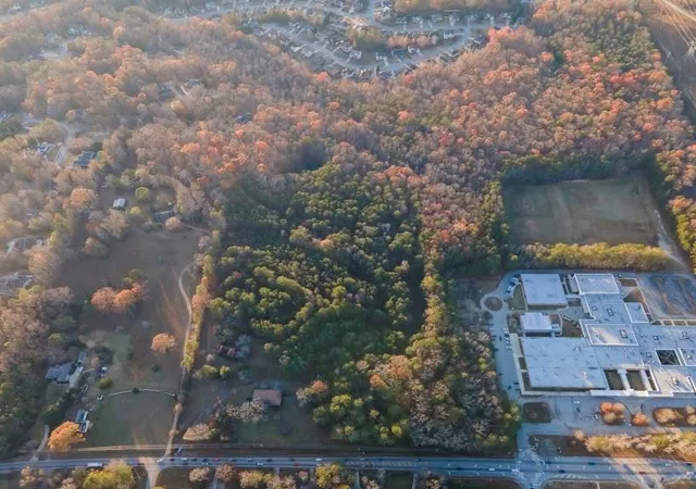 Photo 3 of Sale Pending at 4039 Chapel Hl Rd, Douglasville, GA 30135 | MLS# 7500026 | Listing updated on 2026-02-06