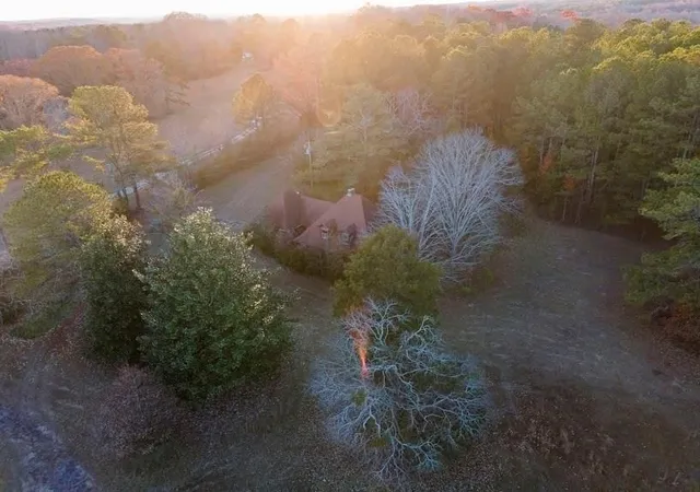 Photo 4 of Sale Pending at 4039 Chapel Hl Rd, Douglasville, GA 30135 | MLS# 7500026 | Listing updated on 2026-02-06