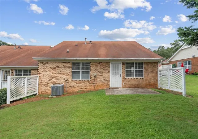 3rd image of 272 Olde Oaks Ln, Riverdale, GA 30274 | MLS# 7810021