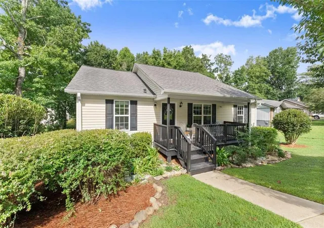 Photo 2 of Single family home for sale at 1738 Lanier Springs Dr, Gainesville, GA 30504 | MLS# 7813083 | Listing updated on 2026-08-30