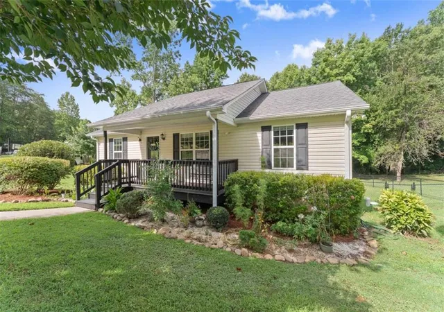 Photo 3 of Single family home for sale at 1738 Lanier Springs Dr, Gainesville, GA 30504 | MLS# 7813083 | Listing updated on 2026-08-30