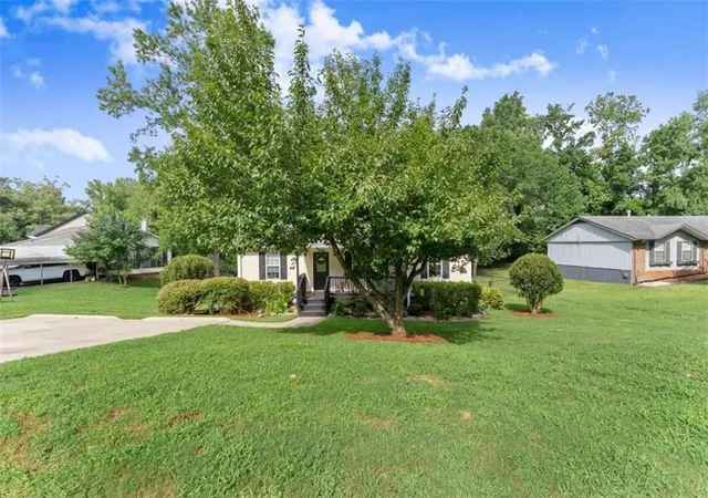 Photo 4 of Single family home for sale at 1738 Lanier Springs Dr, Gainesville, GA 30504 | MLS# 7813083 | Listing updated on 2026-08-30