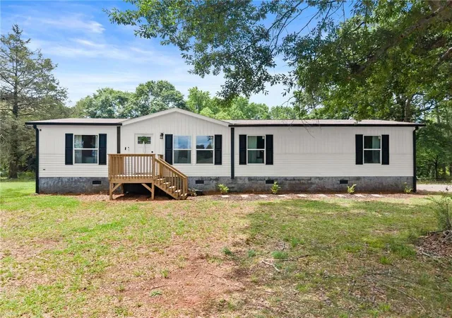 Homes for sale in Gillsville, GA | 4046 Holly Springs Rd, Gillsville, GA 30543 | MLS# 7778655
