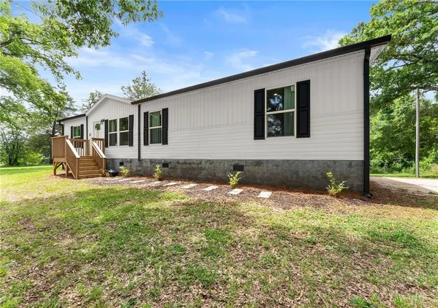 Homes for sale in Gillsville, GA | 4046 Holly Springs Rd, Gillsville, GA 30543 | MLS# 7778655