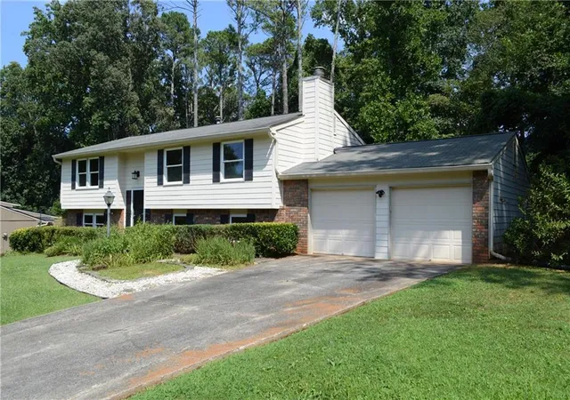 Photo 2 of Sale Pending at 4582 N Landing Way, Marietta, GA 30066 | MLS# 7825407 | Listing updated on 2026-09-11