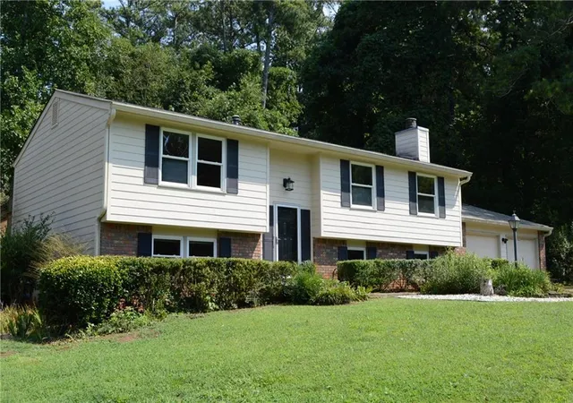 Photo 3 of Sale Pending at 4582 N Landing Way, Marietta, GA 30066 | MLS# 7825407 | Listing updated on 2026-09-11