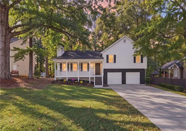 Single family home for sale at 2705 Horseshoe Crk Dr SW, Marietta, GA 30064 | MLS# 7857028