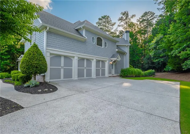 Photo 3 of Single family home for sale at 1645 Eversedge Dr, Alpharetta, GA 30009 | MLS# 7788710 | Listing updated on 2026-08-04
