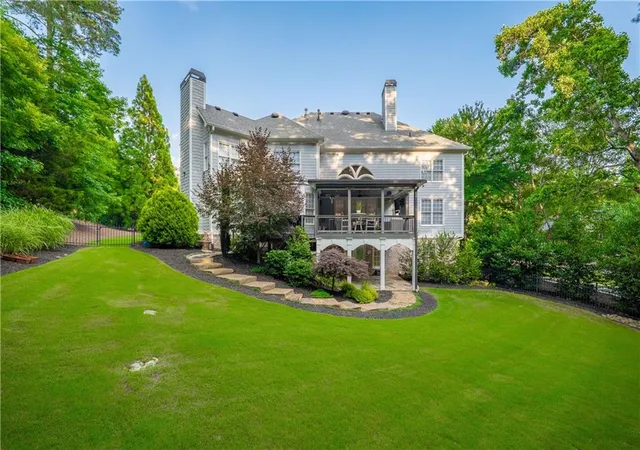 Photo 4 of Single family home for sale at 1645 Eversedge Dr, Alpharetta, GA 30009 | MLS# 7788710 | Listing updated on 2026-08-04