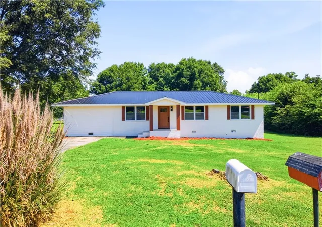 Photo 3 of Sale Pending at 514 Charmin Cir Se, Calhoun, GA 30701 | MLS# 7792500 | Listing updated on 2026-08-29