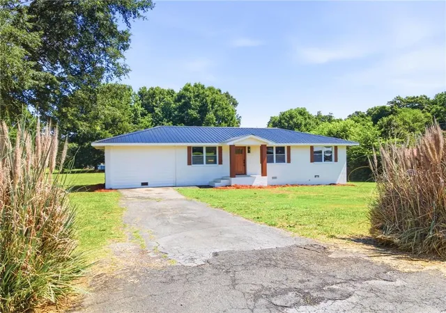 Photo 3 of Sale Pending at 514 Charmin Cir SE, Calhoun, GA 30701 | MLS# 7792500 | Listing updated on 2026-08-29