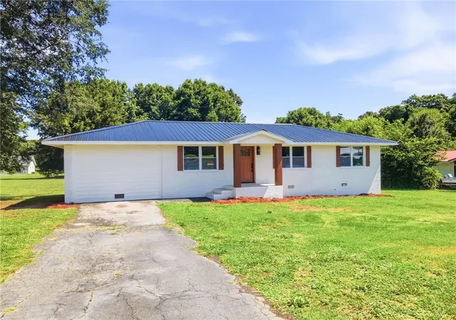 Photo 4 of Sale Pending at 514 Charmin Cir SE, Calhoun, GA 30701 | MLS# 7792500 | Listing updated on 2026-08-29