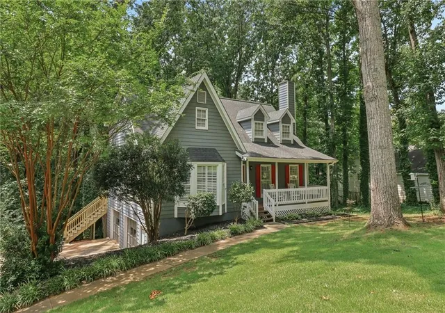 2nd image of 1910 Fernwood Dr, Lawrenceville, GA 30043 | MLS# 7813502