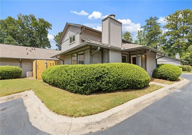 Photo 2 of Condo for sale at 844 Manning Villas Ct Sw, Marietta, GA 30064 | MLS# 7827952 | Listing updated on 2026-09-11