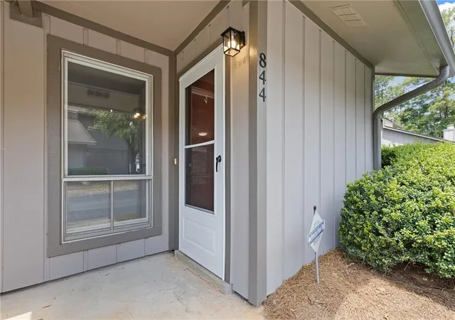 Photo 4 of Condo for sale at 844 Manning Villas Ct Sw, Marietta, GA 30064 | MLS# 7827952 | Listing updated on 2026-09-11