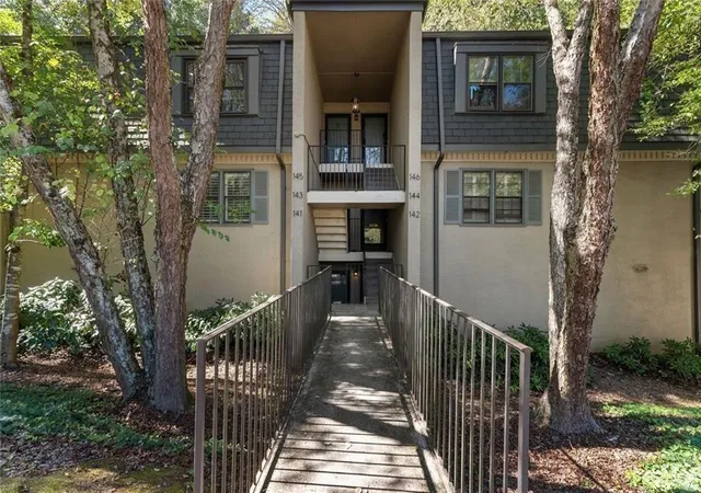 2nd image of 143 Amherst Pl Nw, Atlanta, GA 30327 | MLS# 7670686