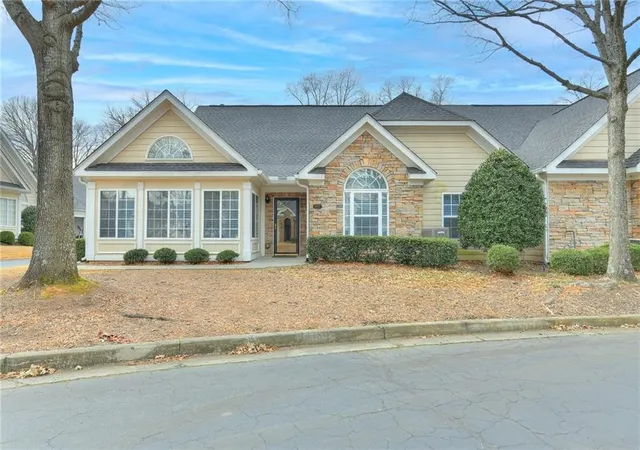 Homes for sale in Alpharetta, GA | 3037 Oakside Cir, Alpharetta, GA 30004 | MLS# 7712744