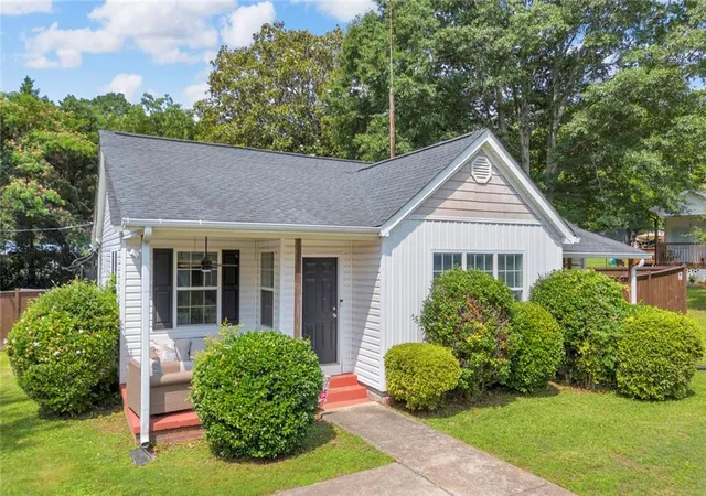 1st image of 43 Hood St, Commerce, GA 30529 | MLS# 7781785
