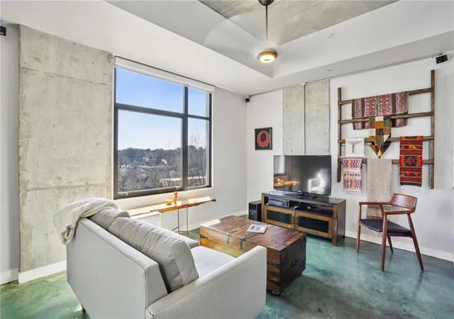 3rd image of 335 W Ponce De Leon Ave, Decatur, GA 30030