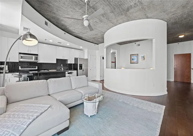 2nd image of 250 Pharr Rd Ne #1304, Atlanta, GA 30305 | MLS# 7825299