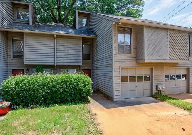 Photo 2 of Townhouse for sale at 1002 Creatwood Cir Se, Smyrna, GA 30080 | MLS# 7739453 | Listing updated on 2026-07-02