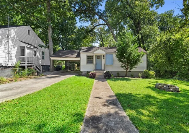2nd image of 138 W Dixie Ave Se, Marietta, GA 30008 | MLS# 7824911