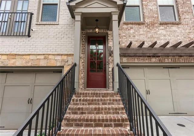 Photo 4 of Sale Pending at 1002 Milhaven Dr, Roswell, GA 30076 | MLS# 7805082 | Listing updated on 2026-08-30