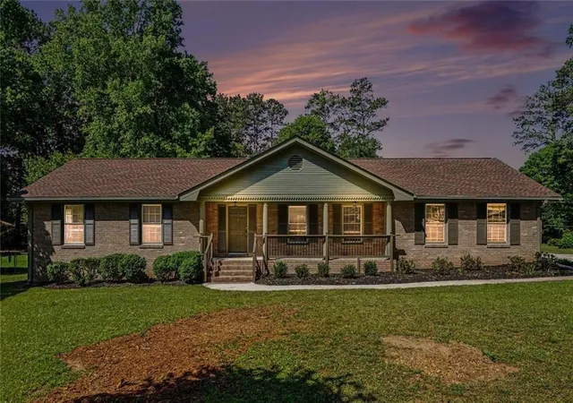 3rd image of 1697 Fremont Dr Sw, Stone Mountain, GA 30087 | MLS# 7771500