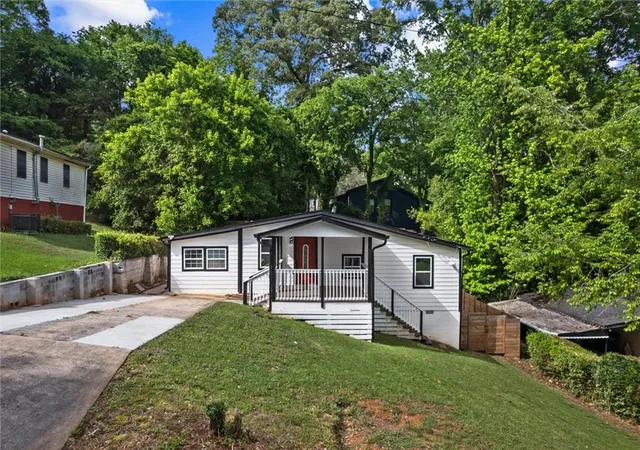 2nd image of 1614 Abner Ter Nw, Atlanta, GA 30318 | MLS# 7762572