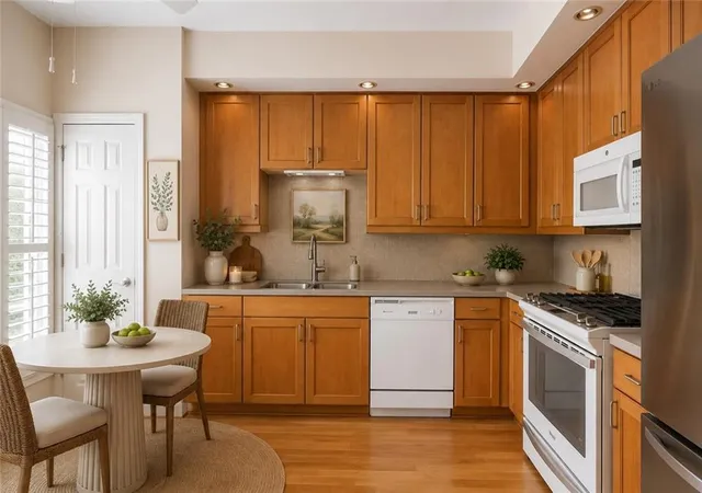 Listing Photo 4 - Condo for sale in building located at 50 Biscayne Dr, Atlanta, GA 30309 - Unit #1105