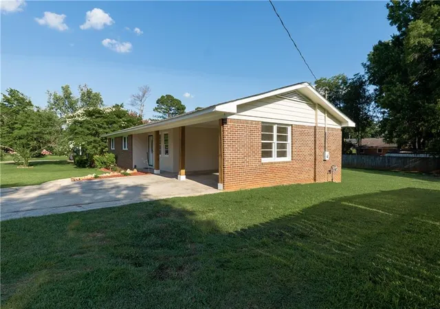 Homes for sale in Cedartown, GA | 218 La Vista Ave, Cedartown, GA 30125 | MLS# 7801792