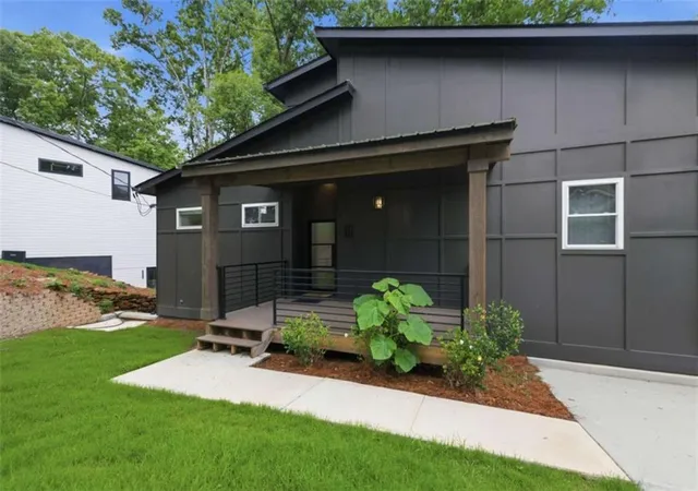 Photo 1 of Single family home for sale at 977 Fleetwood Cir, Atlanta, GA 30311 | MLS# 7783913 | Listing updated on 2026-08-31