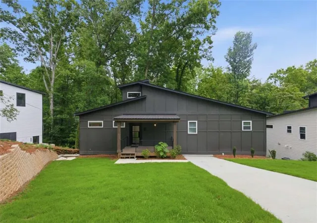 Photo 2 of Single family home for sale at 977 Fleetwood Cir, Atlanta, GA 30311 | MLS# 7783913 | Listing updated on 2026-08-31