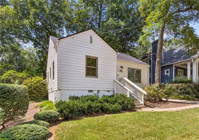 Photo 3 of Sale Pending at 250 Norwood Ave Ne, Atlanta, GA 30317 | MLS# 7828466 | Listing updated on 2026-09-07