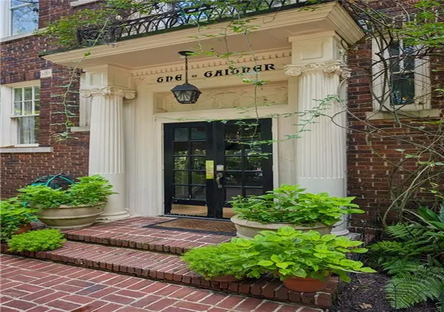 Photo 2 of Condo for sale at 301 10th Street Ne #4, Atlanta, GA 30309 | MLS# 7820903 | Listing updated on 2026-08-14