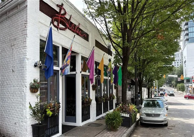 Listing Photo 2 - Condo for sale in building located at 301 10Th St Ne, Atlanta, GA 30309 - Unit #4